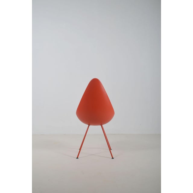 Fritz Hansen Drop 3110 Chair by Arne Jacobsen for Fritz Hansen, 2016 For Sale - Image 4 of 9