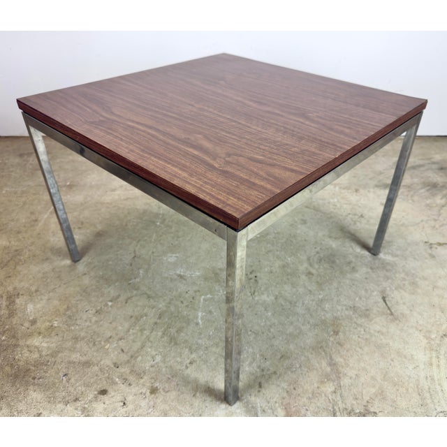 Metal 1970’s Florence Knoll “T Angle” Chrome & Walnut Laminate Side Tables Matching Pair For Sale - Image 7 of 12