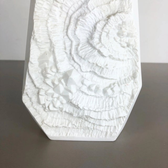 German Op Art Biscuit Porcelain Vase from AK Kaiser, Germany, 1970s For Sale - Image 4 of 10