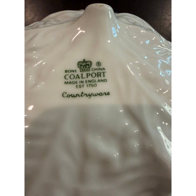 1960s English Majolica-Style Footed Coalport Countryware White Bone China Leaf Bowl For Sale - Image 4 of 4