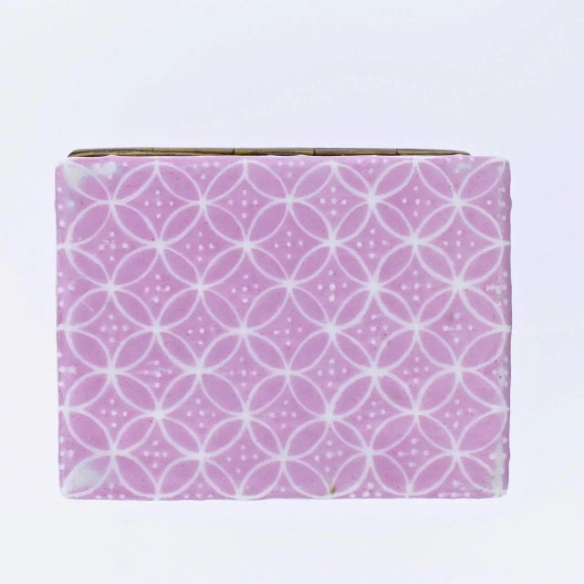 Antique South Staffordshire or Battersea Enamel Table Snuff Box, 18th Century For Sale - Image 10 of 11