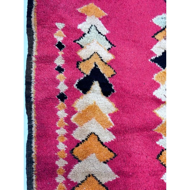 Mid Century Moroccan Rug 4'7" X 8’5” For Sale - Image 4 of 8