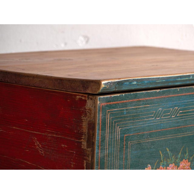 Chinese Trunk in Green-Lacquered Elm, 1900 For Sale - Image 3 of 13