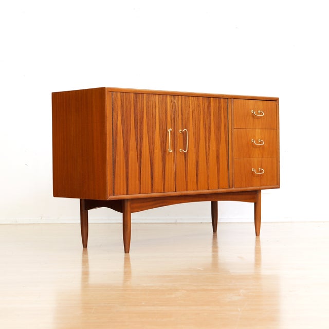 A stunning example of a model 9007 credenza designed by Peter Hayward for Vanson Furniture during the 1950s. The credenza...