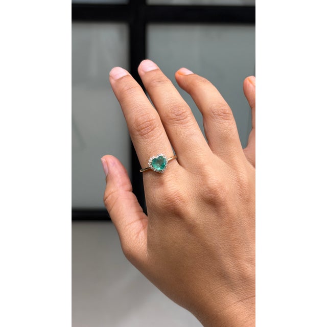 1.2ct Zambian Emerald Heart Necklace in 14k Gold With Halo Diamonds Size 6 For Sale In New York - Image 6 of 17