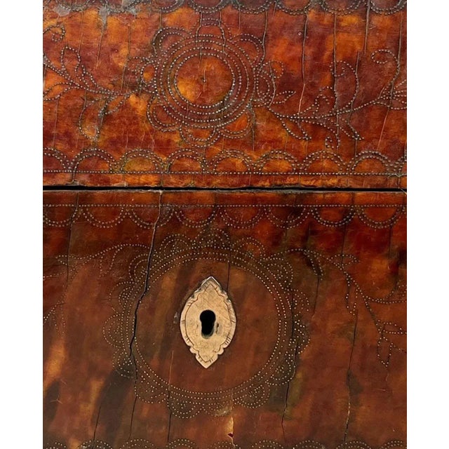 17th Century Spanish Colonial Faux Tortoiseshell Box With Silver Piqué Inlay For Sale - Image 9 of 13