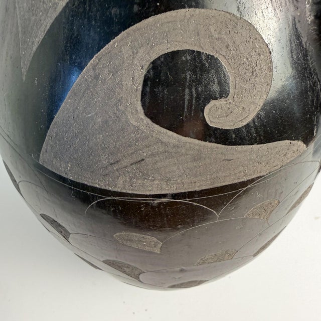 Black Vintage Mexican Black Pottery Two-Handled Vase, Signed v. Silva For Sale - Image 8 of 9