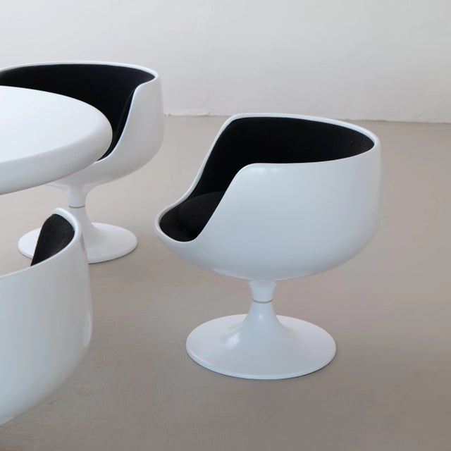 Mid-Century Modern Cognac Model Chairs & Santarelli Table from Asko, Set of 6 For Sale - Image 3 of 8
