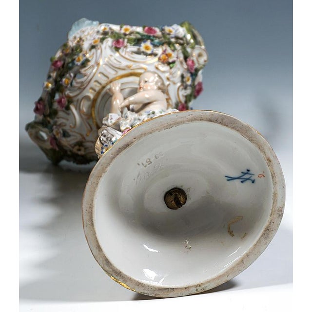 Porcelain Centerpieces with Cupids by Leuteritz for Meissen, 1860, Set of 2 For Sale - Image 12 of 13