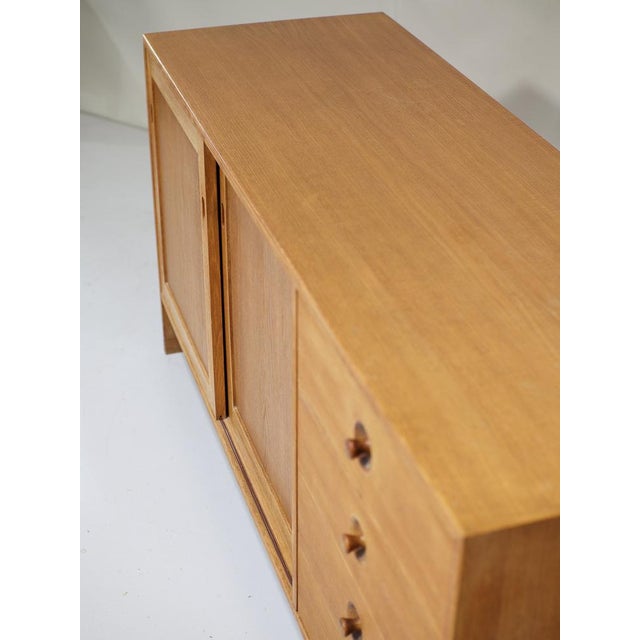 Sideboard in Oak by Hans J. Wegner for Ry Møbler, Denmark, 1960s For Sale - Image 16 of 18