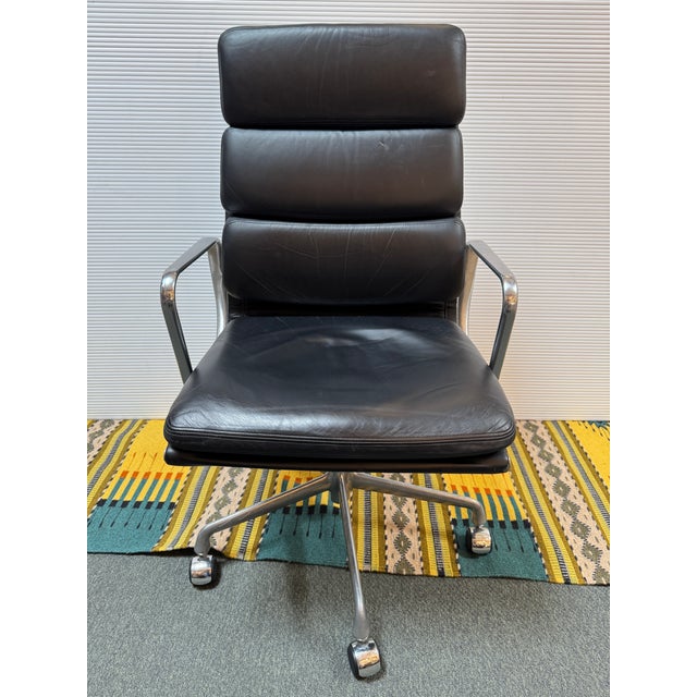 Design Plus Gallery presents an Executive Office Chair for Eames from Herman Miller. This is an Eames Aluminum Group...