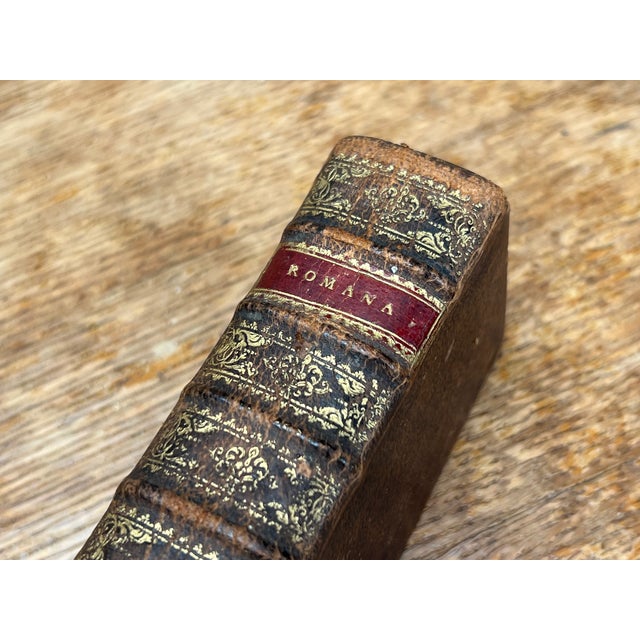 Grand Tour Rare Miniature Pocket Size Respublica Romana Elzevir Press Full Leather Binding 1629 Antique Book For Sale - Image 3 of 9