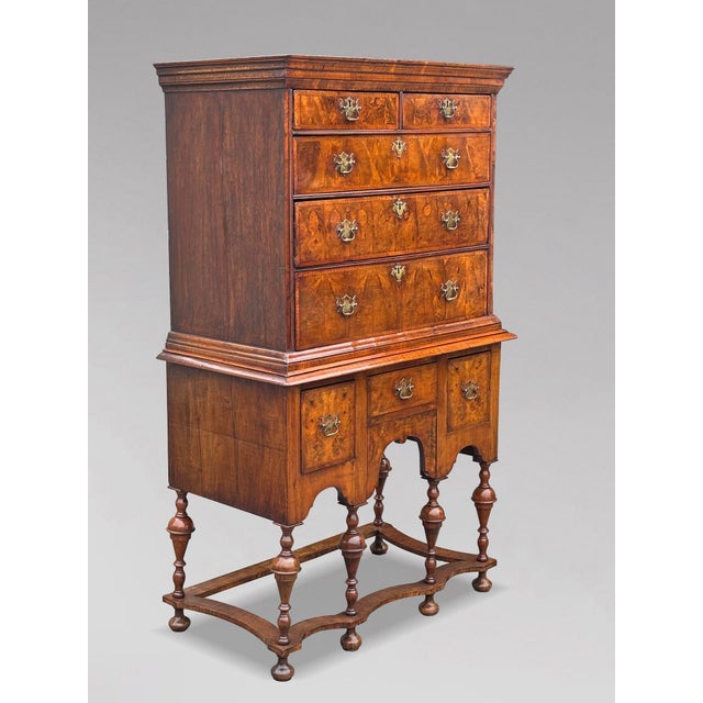 Very Fine Early 18th-Century Queen Anne Burr Walnut Chest on Stand (Tallboy) A superb and well proportioned early 18th-...
