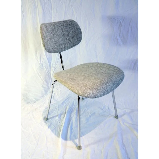 Egon Eierman chair. Model s2. Chrome-plated tubular frame. Upholstered wooden seat (foam and fabric refurbished) fabric...