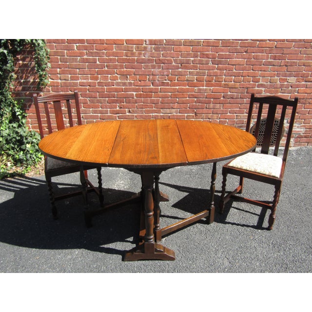 Early 19th Century Classic English Dining Table & Set of Four English Solid-Oak Dining Chairs, With Barley Twist Legs and Drop-in Seats. For Sale - Image 5 of 8