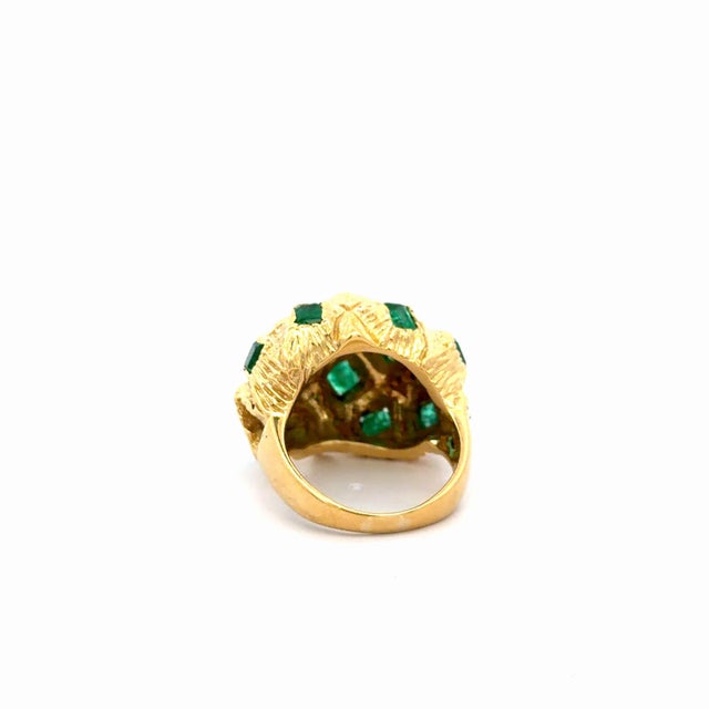 1990s Vintage 3.20 Carat Emerald Bombe Dome Sputnik 18k Gold Statement Ring, Size 7.5 For Sale - Image 5 of 8