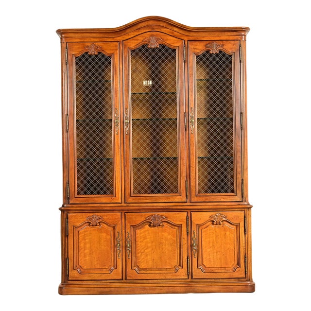 Henredon French Provincial Louis XV Carved Walnut Lighted Breakfront Bookcase Cabinet, Circa 1970s For Sale