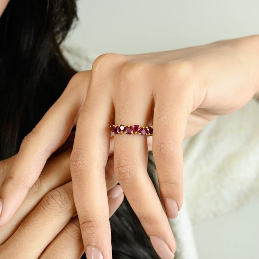 18k Gold Heart Cut Ruby Modern Wedding Band Ring for Bride Size 6.5 For Sale - Image 4 of 12