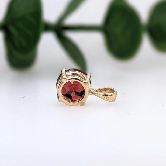 2.2ct Red Garnet Solitaire Pendant in Solid 14K Yellow Gold Round 8mm For Sale In Columbus - Image 6 of 8