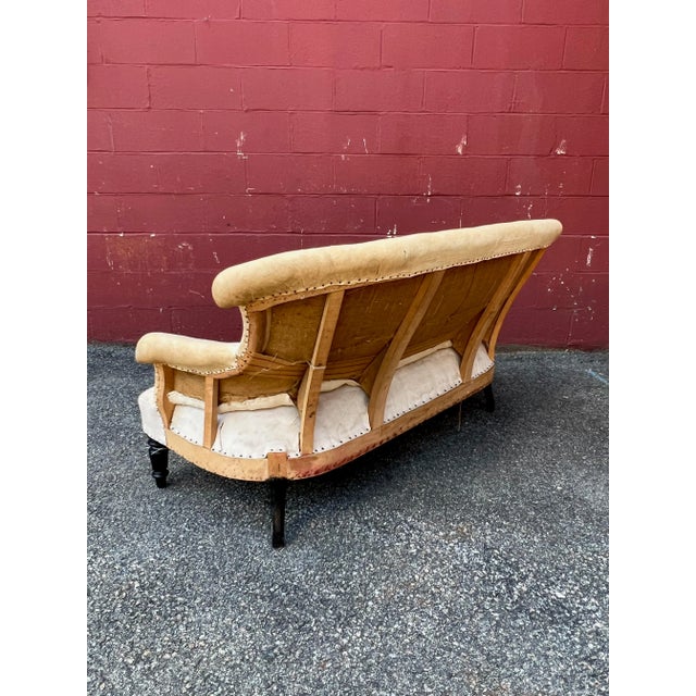 Textile French Napoleon III Settee in Muslin For Sale - Image 7 of 13