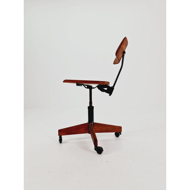 Bauhaus swivel office chair in solid wood By SToll Giroflix Modell 7075 ,1960s The chair is in good condition...