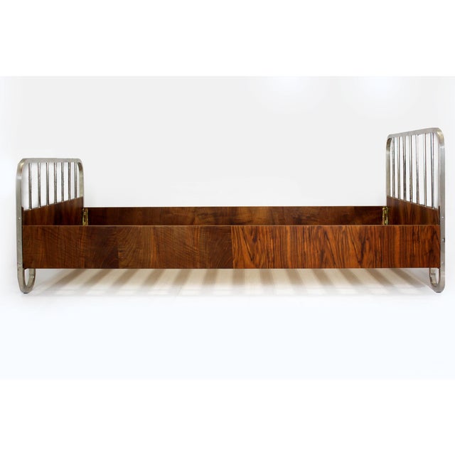 Brown Bauhaus Single Beds, Czechoslovakia, 1930s, Set of 2 For Sale - Image 8 of 18