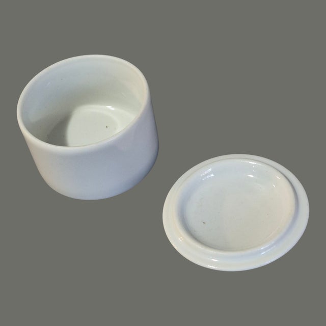 Vintage Fine Porcelain Leart Brazil Tropical Birds Red Macaw Parrot Trinket Box For Sale - Image 4 of 6