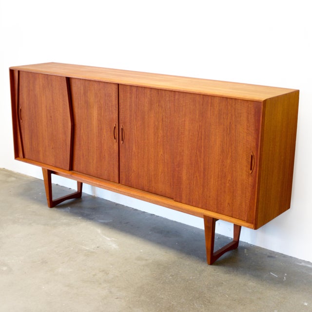 1950s 1950s Kurt Østervig Teak Tall Sideboard / Highboard With Illuminated Bar Cabinet For Sale - Image 5 of 14