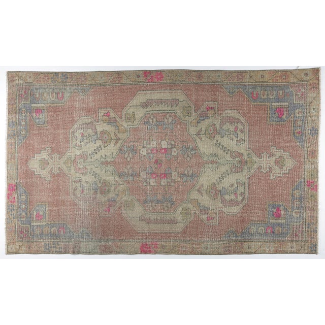 Vintage Turkish Oushak Rug – Soft Earth Tones with Tribal Medallion Design This beautiful vintage Turkish Oushak rug...