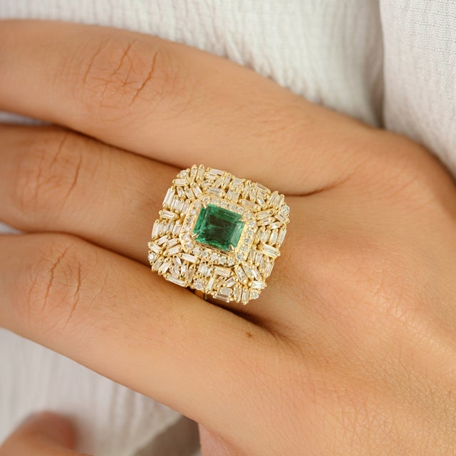 14k Gold Vintage Cocktail Ring With Emerald & Diamonds Size 6.5 For Sale In New York - Image 6 of 12