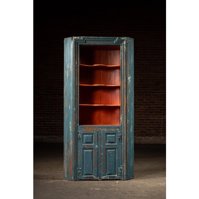 American Mid 19th Century Primitive Chippy Corner Cupboard in Blue For Sale - Image 3 of 12
