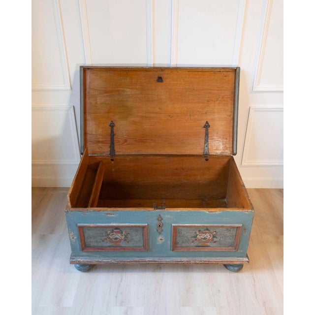 Early 19th-Century Alpine Painted Chest in Fir with Floral Decoration For Sale - Image 14 of 14