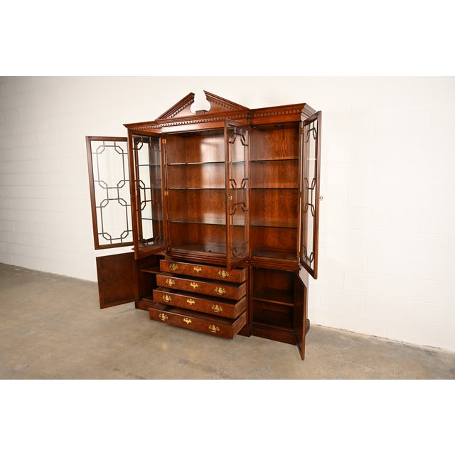 Henredon Georgian Carved Mahogany Breakfront Bookcase Cabinet For Sale In South Bend - Image 6 of 16