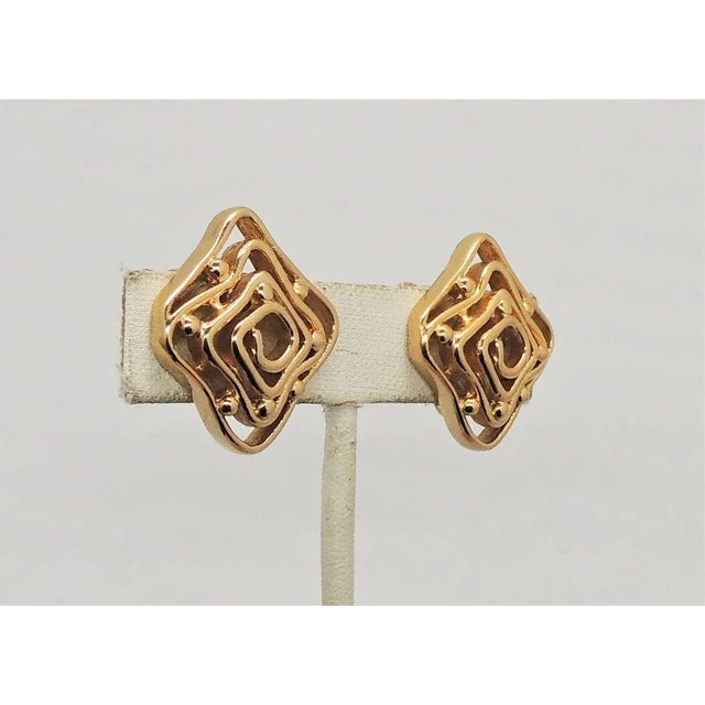 Gold 1973 Vintage Signed Napier "Maze" Clip Earrings- 2 Pieces For Sale - Image 8 of 10