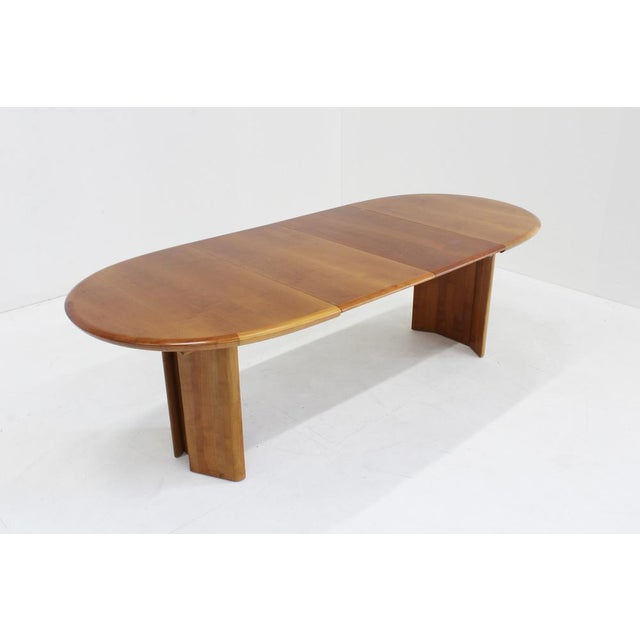 Vintage oval extendable dining table Vintage large oval extendable dining table from the 1960s . This mid century dining...