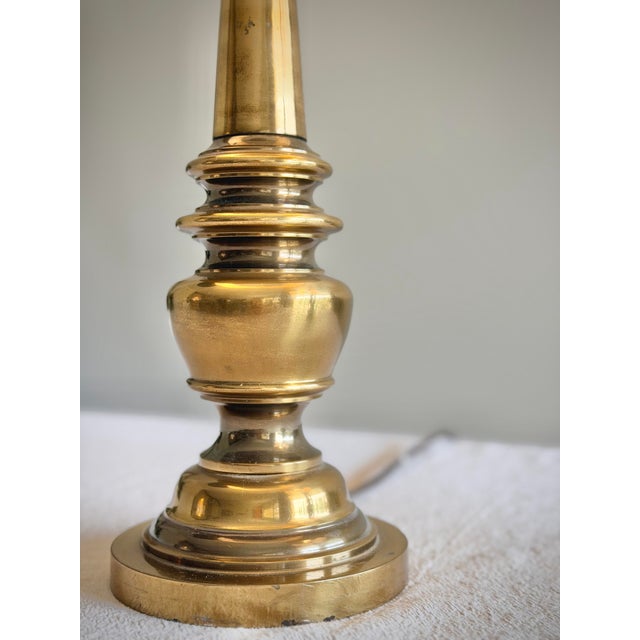 Mid 20th Century Vintage Brass Neoclassical Hollywood Regency Baluster Table Lamps With Linen Drum Shades - a Pair For Sale - Image 5 of 12
