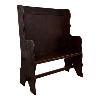 20th Century Edwardian English Carved Oak Settle Bench, 1890s For Sale