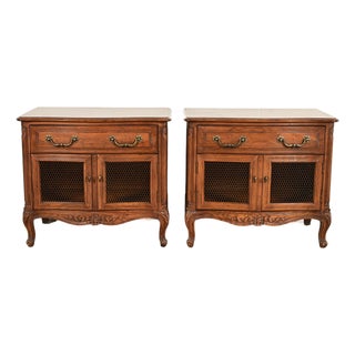 Henredon French Provincial Louis XV Carved Oak Nightstands, Pair For Sale