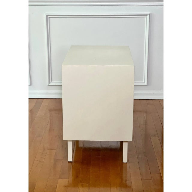 Mid-Century Modern 1950s John Widdicomb White Painted Nightstand or Side Table, Refinished For Sale - Image 3 of 12