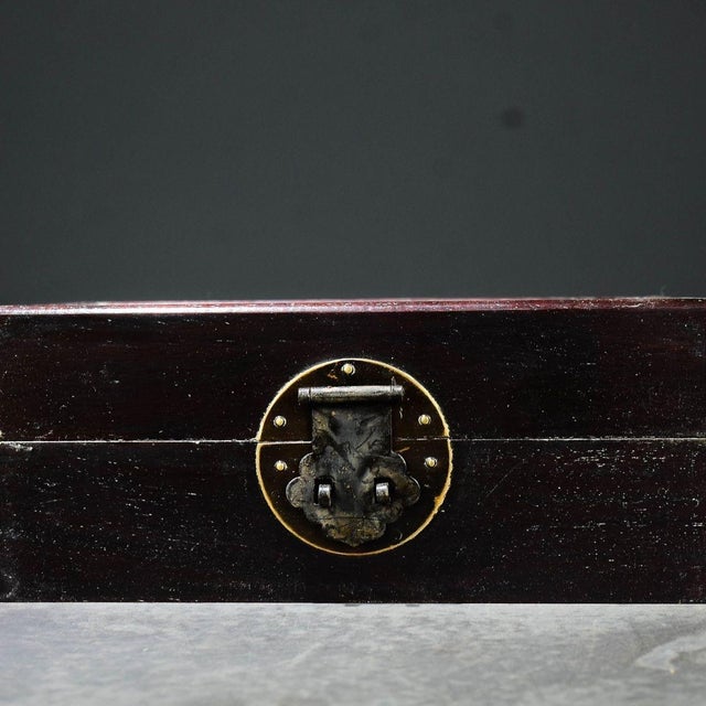 1990s Vintage Chinese Rosewood & Golden Camphor Burl Wood Jewelry Box For Sale - Image 5 of 8