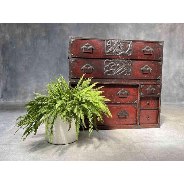 Antique Japanese Isho-Dansu Kimono Storage Box in Urushi Lacquer Finish For Sale - Image 14 of 18
