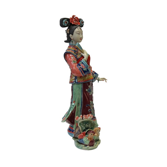 2020s Chinese Oriental Porcelain Qing Style Dressing Lotus Birds Lady Figure For Sale - Image 5 of 6