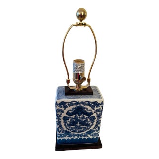 Late 20th Century Ralph Lauren Porcelain Blue and White Chinoiserie Small Table Lamp For Sale