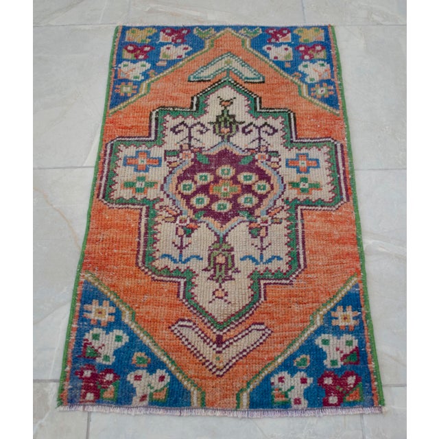 1970s Hand Knotted Small Oushak Rug Mini Rug Mat Entry Decor Bath Mat - 1'7" X 2'9" For Sale - Image 12 of 12