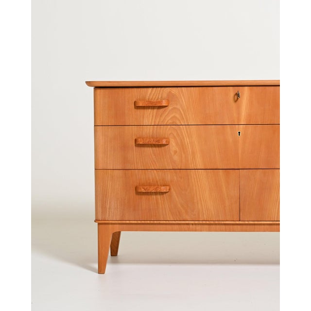 Vintage Scandinavian Elm Chest of Drawers, 1940s For Sale - Image 4 of 8