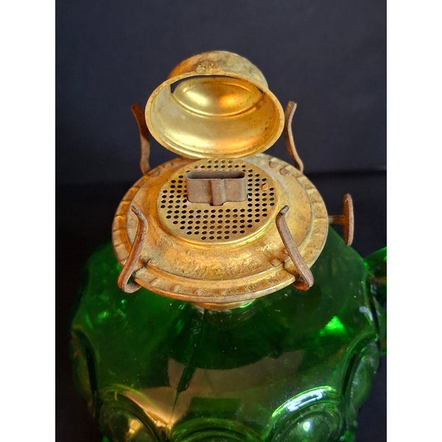 Vintage Hollywood Regency l.e. Smith Emerald Green Moon & Star Glass Finger Oil Lamp Brass Burner Chimney For Sale - Image 15 of 18