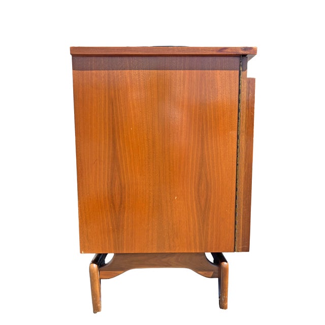 Wood Mid Century Modern Vintage Long Dresser or Credenza Floating Design Parvin Style For Sale - Image 7 of 15