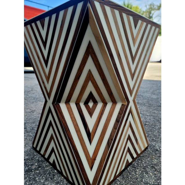 Contemporary Traditional Moroccan Resin and Walnut Wood Stool / Beige Hourglass Silhouette For Sale In Orlando - Image 6 of 7