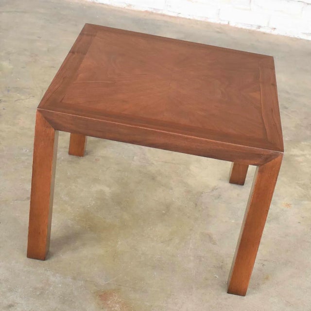 Handsome vintage modern square solid walnut parsons’ side table with walnut inlay created by Lane Alta Vista in 1970. It...