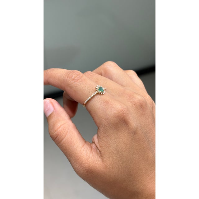 Art Deco Sunburst Emerald & Baguette Diamond Promise Ring Size 4 in 14k Yellow Gold For Sale In New York - Image 6 of 17